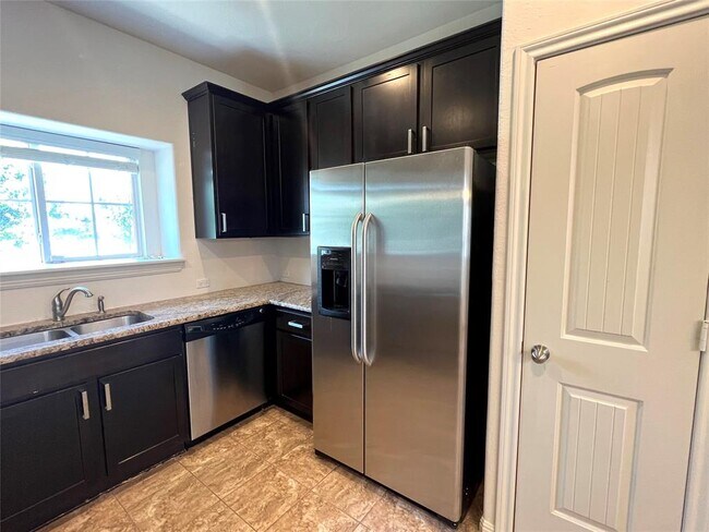 Building Photo - 801 Alamo Plaza Dr