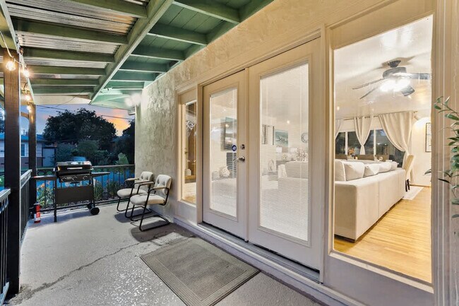 Building Photo - 4989 Randlett Dr