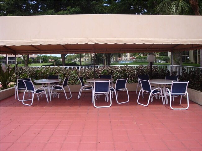 Building Photo - 2035 SW 15th St