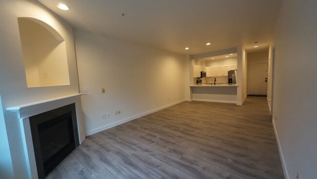 Building Photo - Sunny and Bright 2 Bedroom 1 Bathroom Cond...