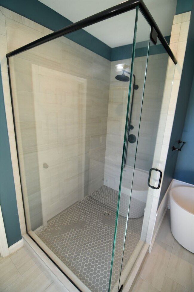 Building Photo - Zachary School District!  Trendy, 3 bedroom, 2.5 bath home in coveted Marshall Bonds Subdv