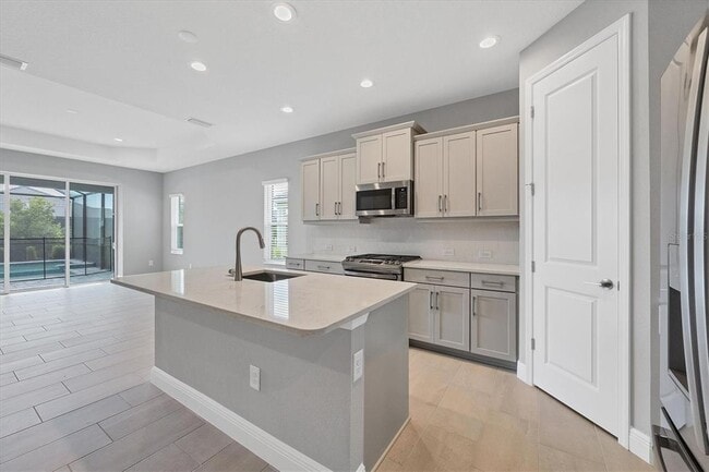 Building Photo - 2617 Star Apple Wy