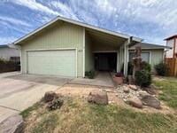 Building Photo - Freshly Updated 3 Bedroom 2 Bath