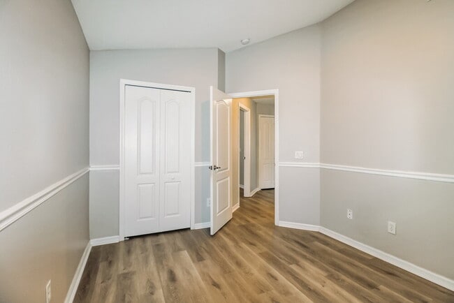 Building Photo - 18032 Birdwater Dr