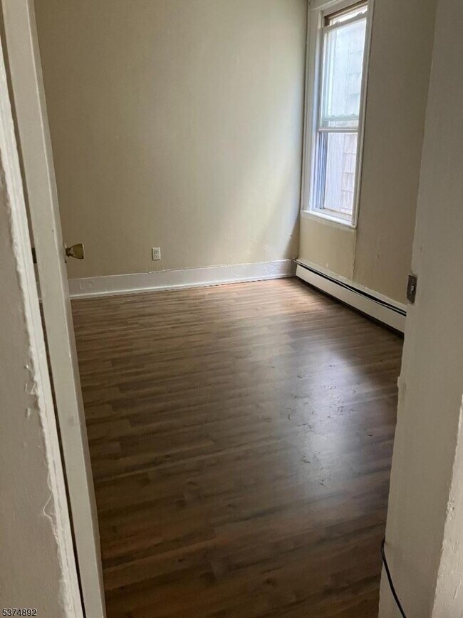 Building Photo - 19 Main St