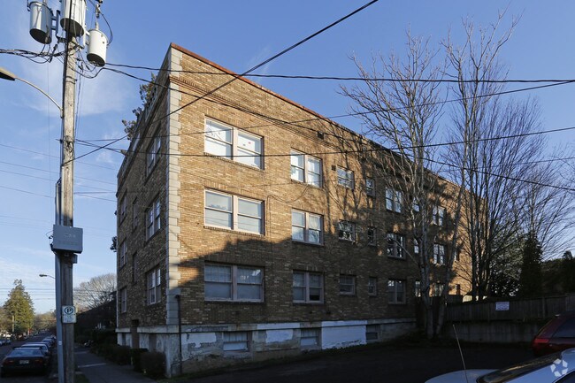 Building Photo - 1410-1418 NE Schuyler St