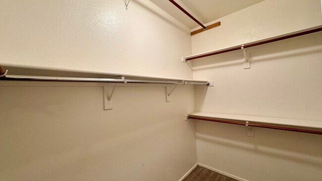 Building Photo - Beautiful 3 Bedroom, 2 Bathroom Home in Ch...