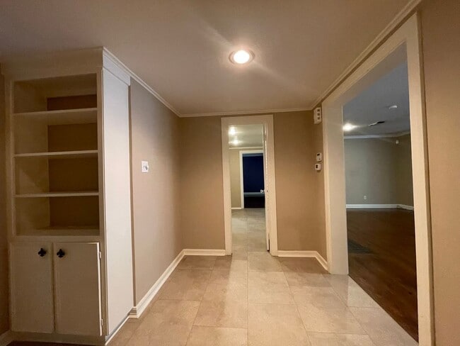 Building Photo - AVAILABLE NOW--3 BEDROOM 2 BATH HOME IN TCU AREA