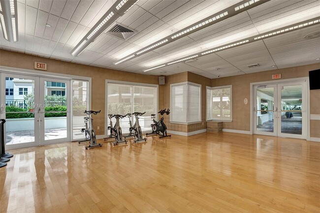 Building Photo - 20000 E Country Club Dr