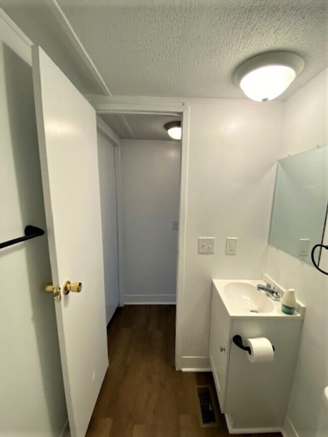 Building Photo - Matthews - 100% Remodeled, 2 Bedroom Home!