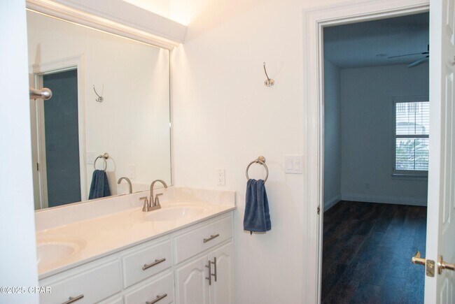 Building Photo - 7009 N Lagoon Dr