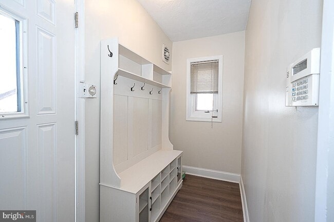 Building Photo - 1457 Manoa Rd