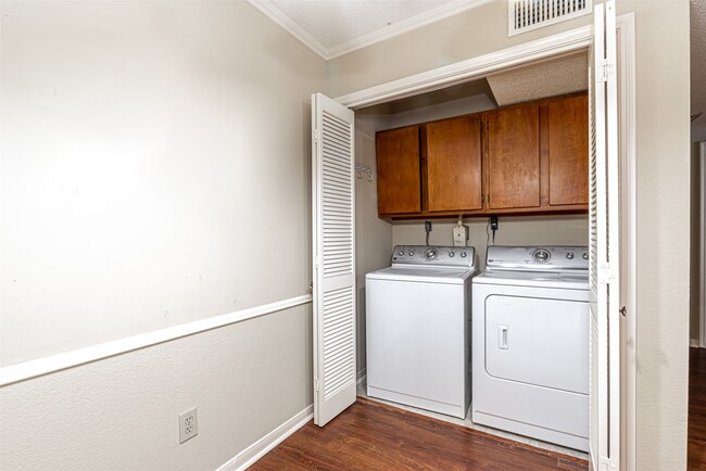 Building Photo - 2121 Hepburn St