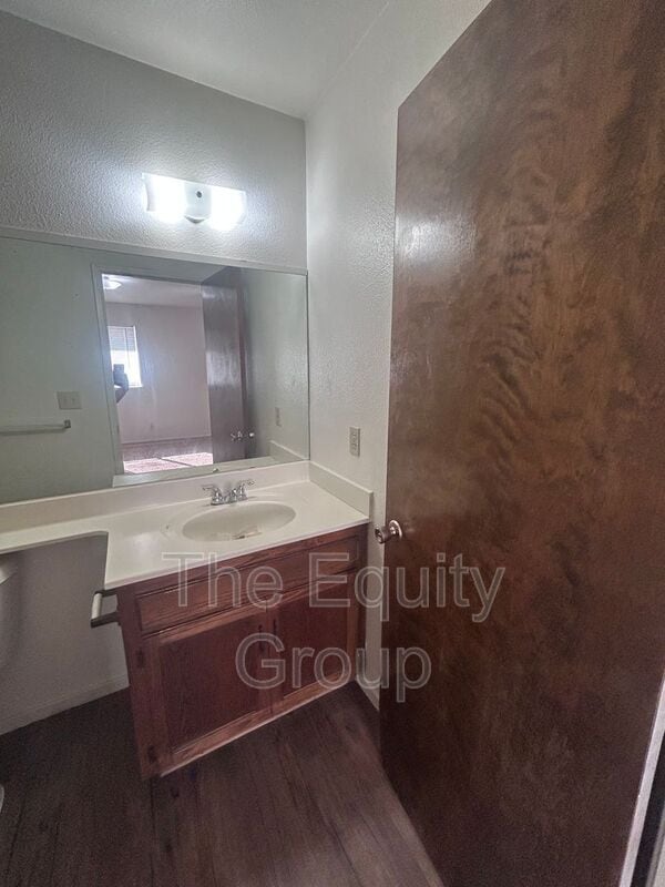 Building Photo - 4224 W Cypress Ave