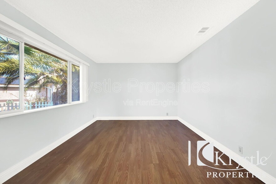 Building Photo - 121 Radcliffe Dr