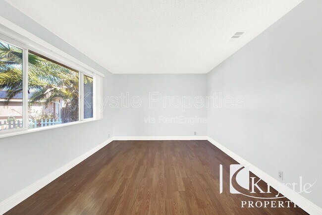 Building Photo - 121 Radcliffe Dr