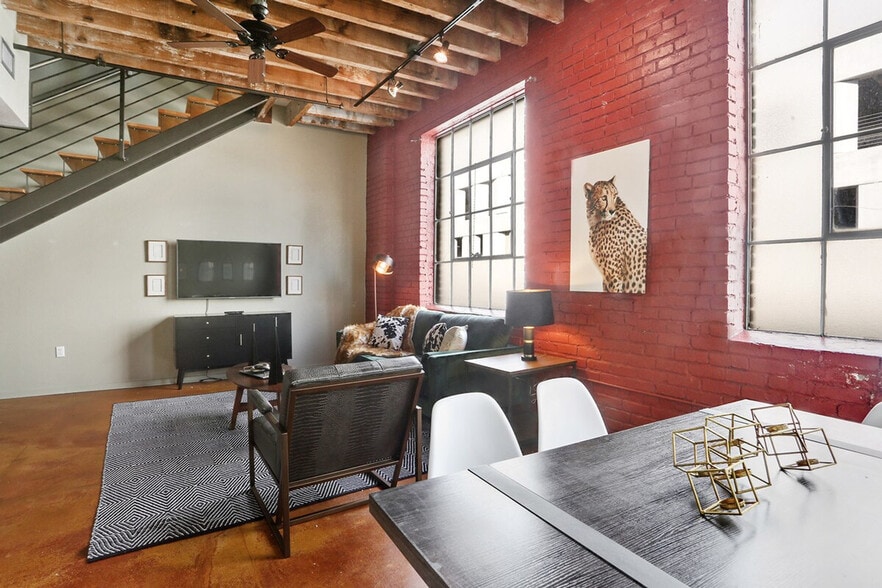 Building Photo - 1041 Constance St