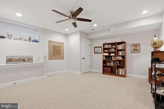 Building Photo - 159 Green Ln