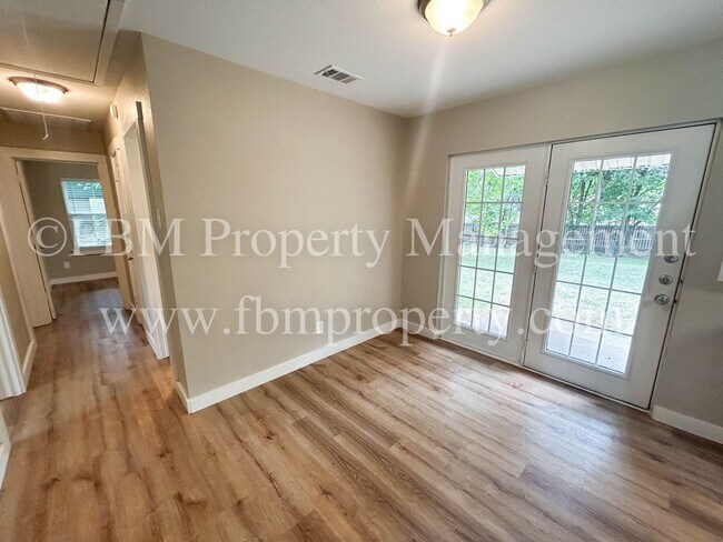 Building Photo - 808 Loy Ln
