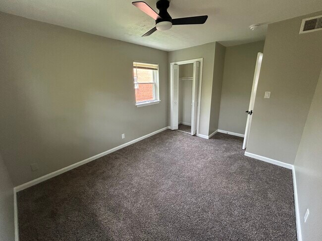 Building Photo - 3710 Noblitt Dr