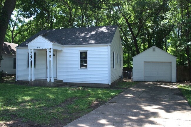 Building Photo - Great 2 Bed 1 Bath House!