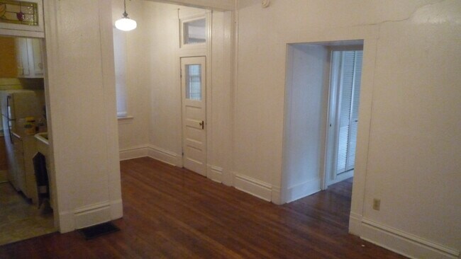 Building Photo - 804 E Kiowa St