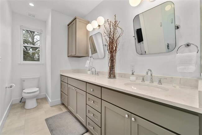 Building Photo - 1806 Garden St