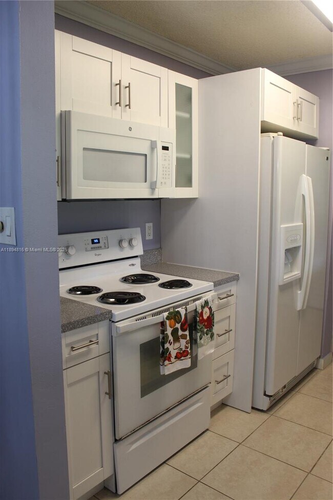 Building Photo - 10420 SW 158th Ct