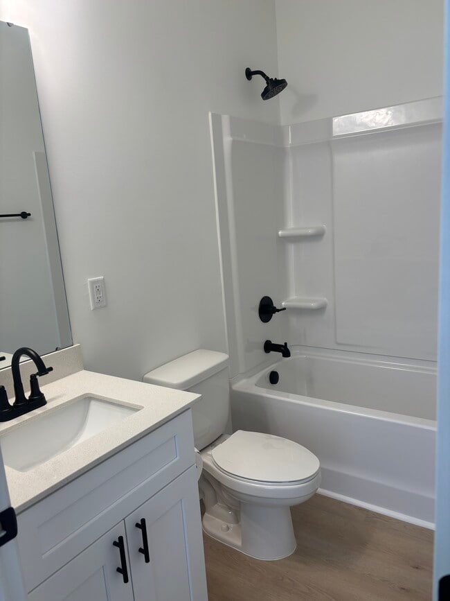 Building Photo - 1077 Gibson St