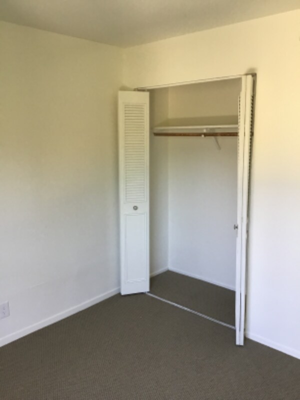 Building Photo - 2033 Sierra Rd