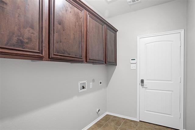 Building Photo - 9613 Sleepy Hollow Dr