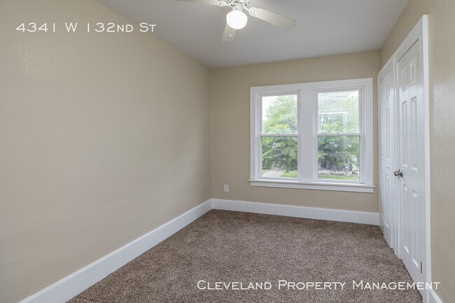 Building Photo - Updated West Side Colonial