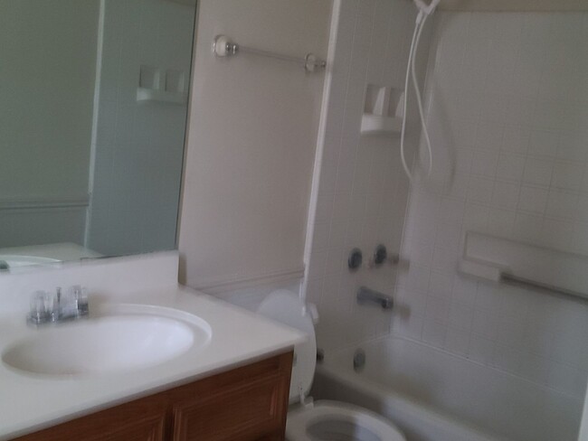 Building Photo - 4 bedroom 2 bathroom house! HOUSING ACCEPTED!