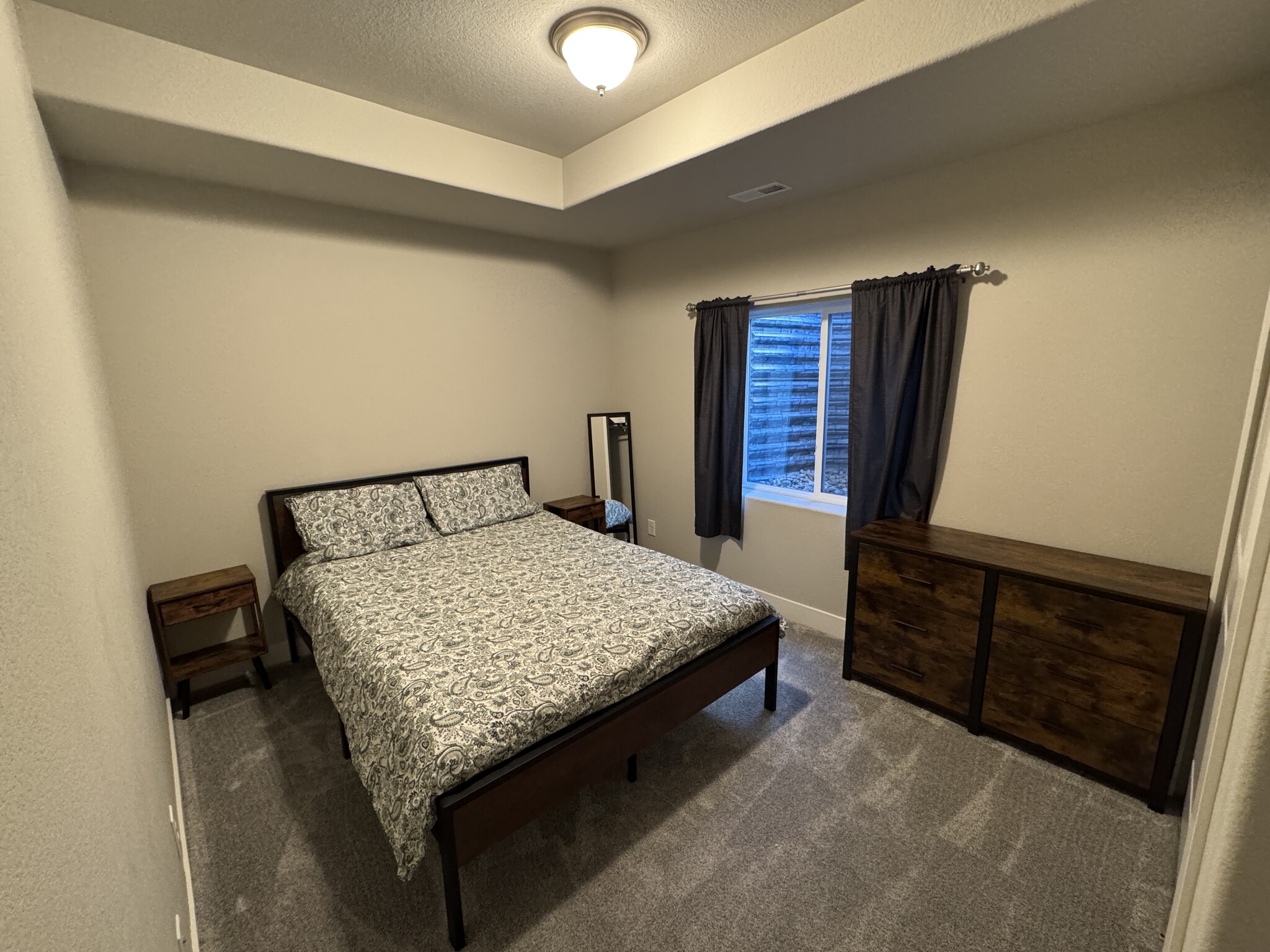 Private furnished bedroom with queen bed, dresser, nightstands - 7718 Sun Shimmer Vw