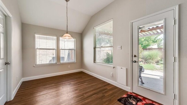 Building Photo - 10733 Vista Heights Blvd