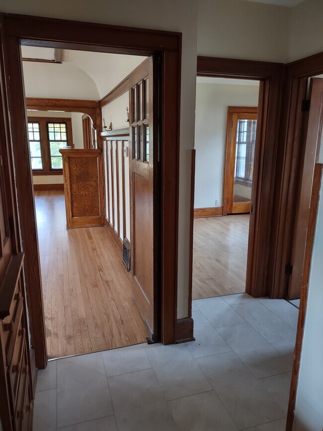 Hallway - 2914 S Lenox St