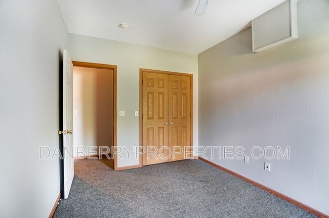 Building Photo - 1111 N Byrne Rd