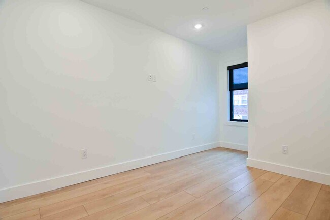 Building Photo - 2639 4th St NE