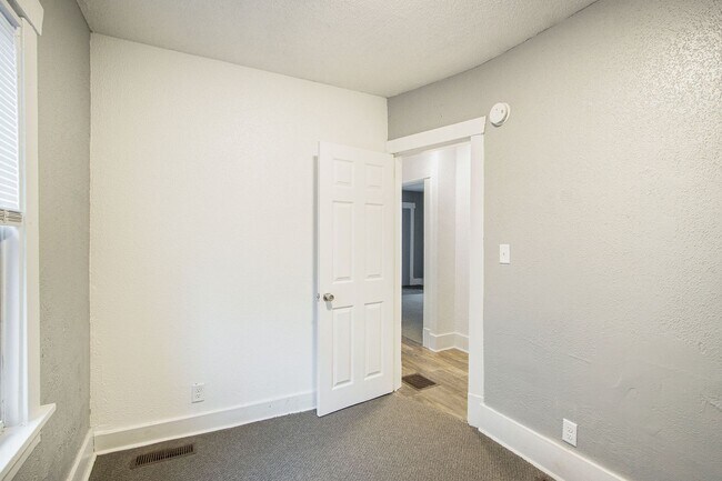 Building Photo - 702 Fenimore Ave