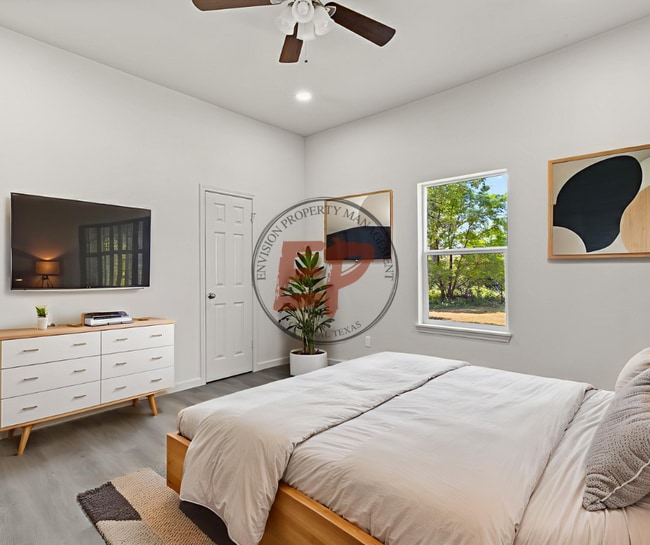 Building Photo - 1019 Elm Ave