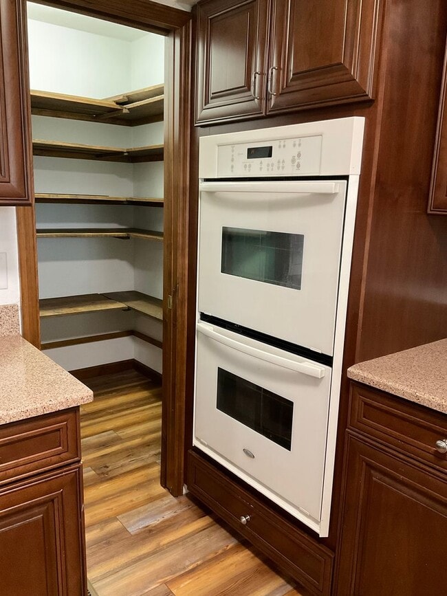 Building Photo - 33 Estates View Dr