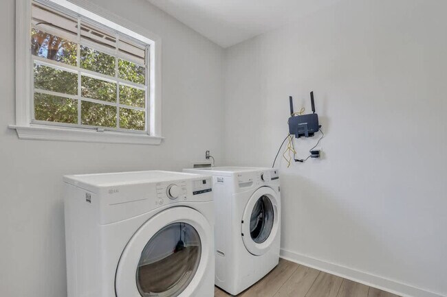 Building Photo - 402 Symons St