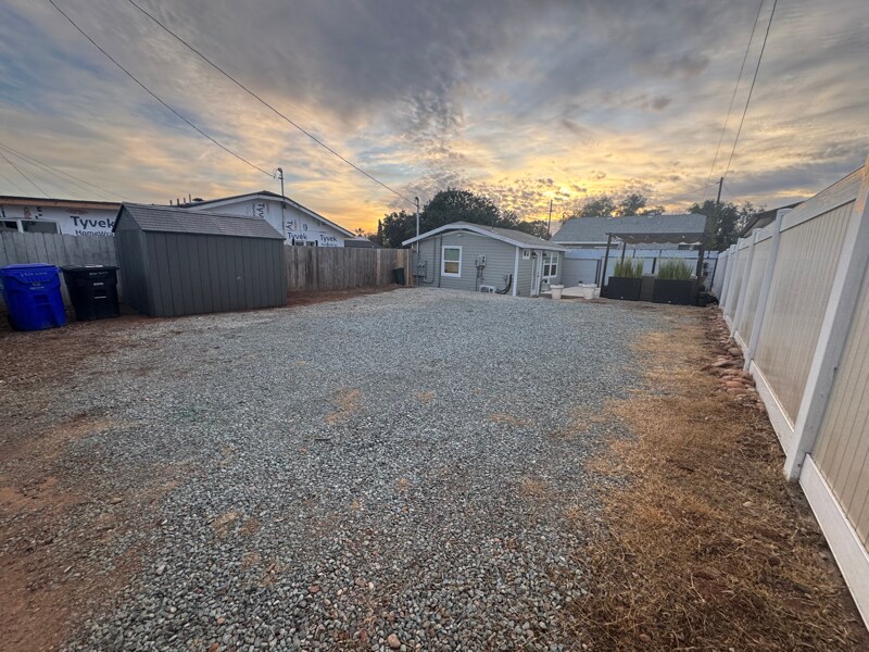 Building Photo - 2501 Sumac Dr