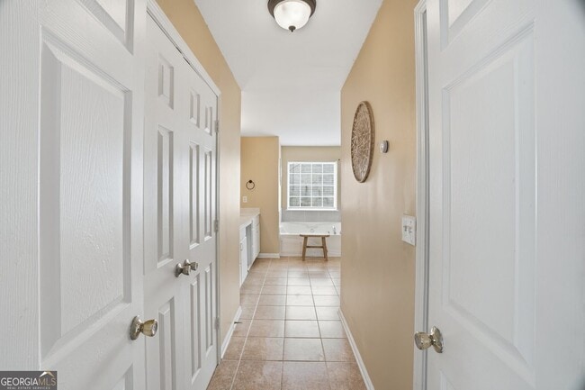 Building Photo - 3951 Oak Field Dr