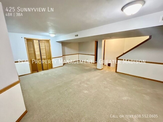 Building Photo - 425 Sunnyview Ln