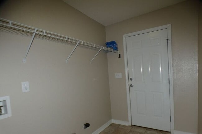 Building Photo - 4766 Thousand Oaks Blvd