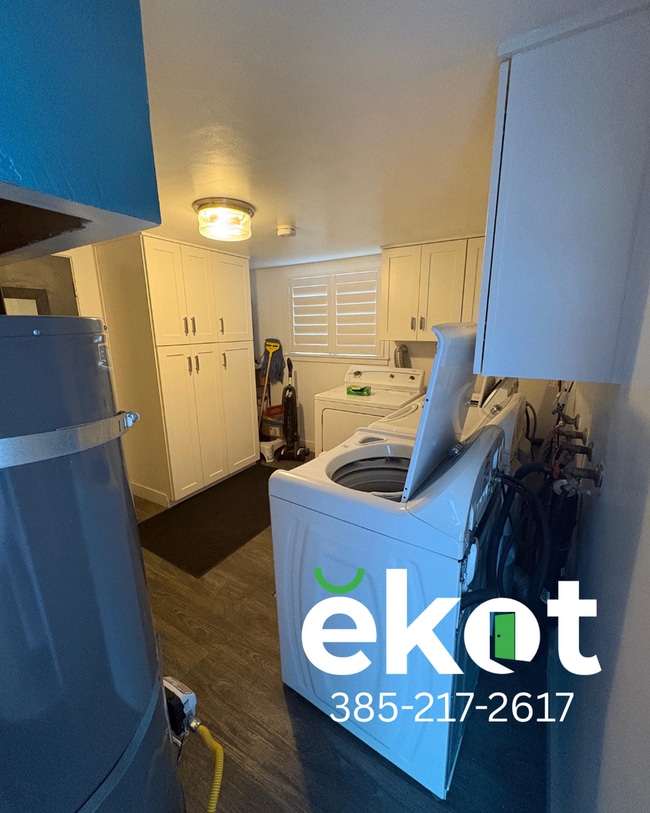 Building Photo - Birtok-500 South-1269