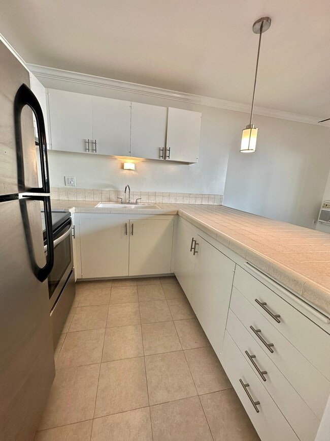 Building Photo - 7545 Hampton Ave