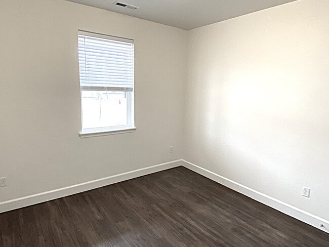 Building Photo - 309 E Sicily Dr