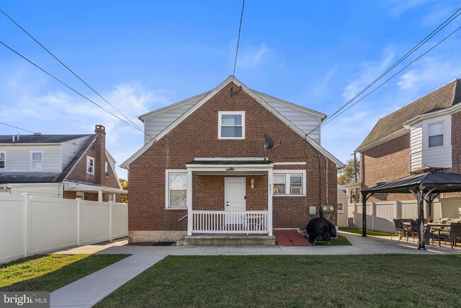 Building Photo - 821 Stanbridge St
